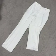 ユニクロ ハイウエスト テーパードパンツ きれいめ シンプル オフィス向け 美脚