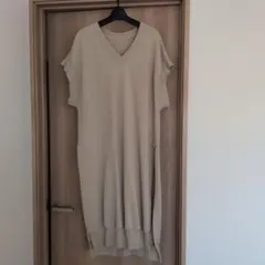 アズノゥアズ　Vネック　ノースリーブワンピース