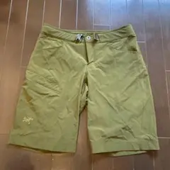 Arc'teryx オリーブ ショートパンツ
