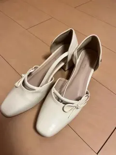 アイボリー リボン付き 中ヒール ローファー