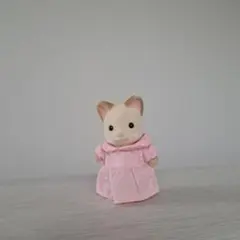 シルバニアファミリー クリームネコ 人形 ピンクの服