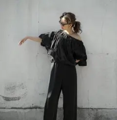 トップス roughlow blossom shoulder tops(black) roughlow blossom shoulder tops(black) - メルカリ