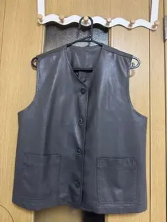 グレー レザーベスト ボタン付き