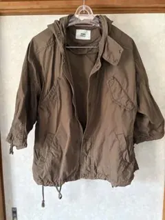 ブラウン ミリタリージャケット フード付き