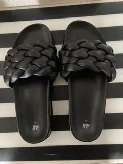 H＆M 編み込みサンダル黒 36（24㎝位）のサムネイル