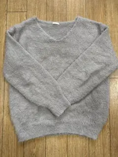 GU グレー Vネックセーター