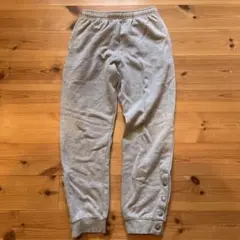 グレー スウェットパンツ ボタン付き