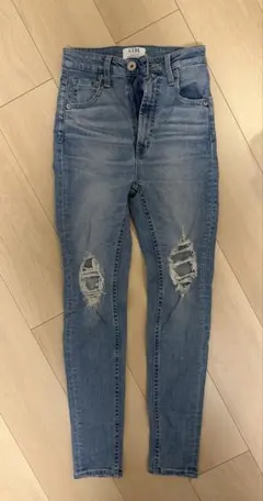 GYDA ダメージデニムパンツのサムネイル
