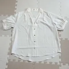 ハニーズ アイボリー ブラウスVネック 半袖シャツのサムネイル