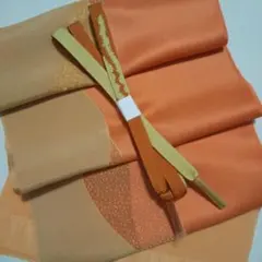 和装小物 落ちついた淡い茶とオレンジに金の刺繍柄入り帯揚げ帯締めセット