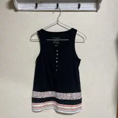 黒いボタン付きタンクトップ Fサイズ