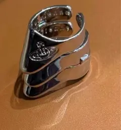 ヴィヴィアンアーマーリング三重層デザイン シルバー調リング