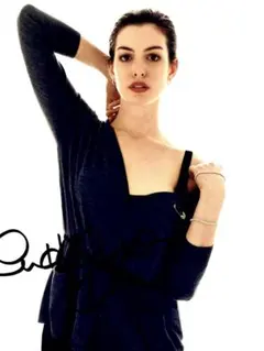 セール中…アン・ハサウェイ直筆サイン入り超大型写真…Anne Hathaway