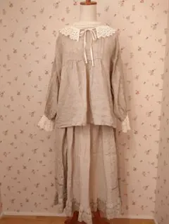 サマンサモスモス　kazumiコラボ　リネン レース付き ベージュ セットアップ