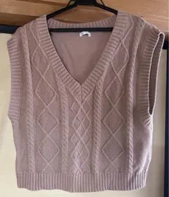 ハニーズ　ニットベスト オレンジ　Vネック ケーブル編み