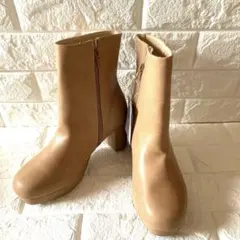 新品✨SHOO.LA.RUE ショートブーツ　ベージュ［23.5］ヒール6cmのサムネイル