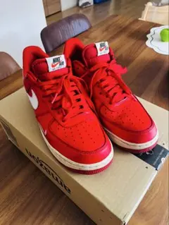NIKE AIR FORCE 1 レッド スニーカー