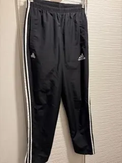 adidas ブラック ナイロンパンツ