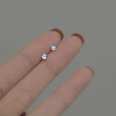 一粒ストーン スタッドピアス シルバー×ライトブルー 0.4cm