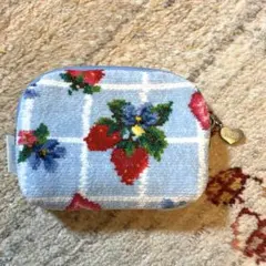 新品❤︎ストロベリーフィールドプティ ポーチ ペールブルー　WEB限定色　完売品のサムネイル