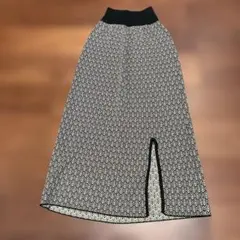 PUBLIC TOKYO 総柄ニットロングスカート ブラックのサムネイル
