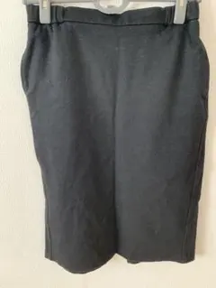 ブラック タイトスカート スリット入り