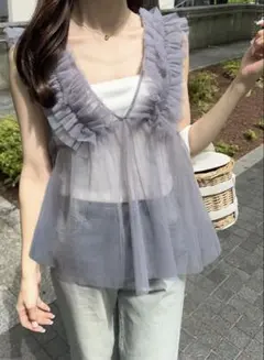 グレー フリル付き　ノースリーブトップス