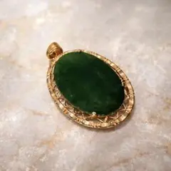 ★深緑の石が美しいアンティーク調ペンダントトップ