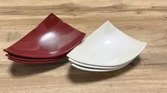 おしゃれな形の皿　赤色３つ　白色３つ