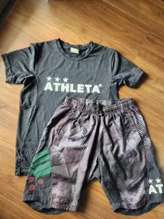 ATHLETA 黒Tシャツとショートパンツ １５０サイズ