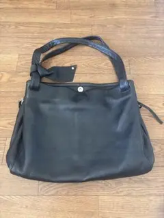 黒のトートバッグ