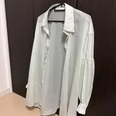淡い緑色の長袖シャツ Mサイズ