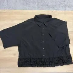 フリル付きブラック半袖シャツ