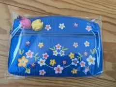 花刺繍付き青ポーチ