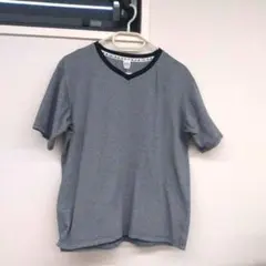 美品　TAKEO KIKUCHI グレー Vネック Tシャツ