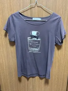 クチュールブローチ オシャレTシャツ トップス　チャコールグレー　香水ボトルのサムネイル