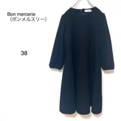 【ボンメルスリー】ブラックワンピース　七部袖　Aライン シンプル　バックビジュー