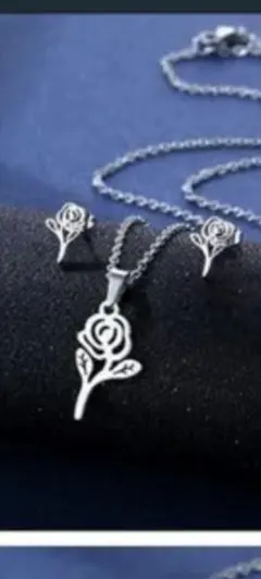 5 バラのモチーフのネックレス＆ピアス