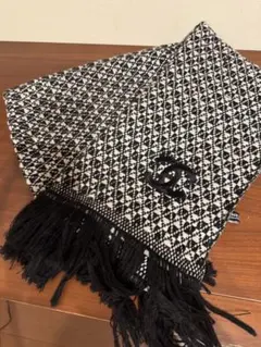 CHANEL ココマーク マフラー ブラック ホワイトのサムネイル