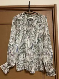 花柄フリルブラウス