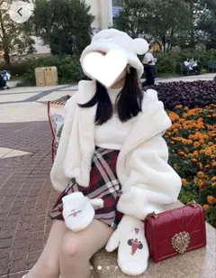 ディズニー　かぶりもの　バケハ　ホワイト　もこもこ帽子