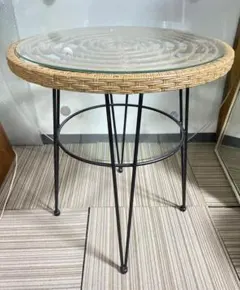 愛知県 美品！円形ガラス天板テーブルセット（4脚付き） - メルカリ