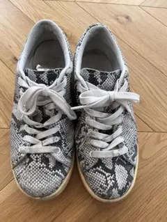 HYKE adidas コラボスニーカー