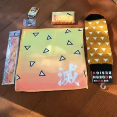 鬼滅の刃我妻善逸　ご当地キーホルダーとハンドタオルと流せるティッシュ等5点