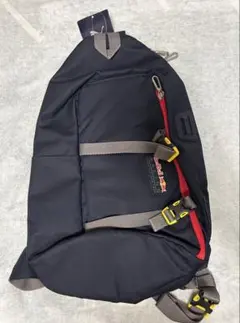 プーマ　レッドブルレーシング　ライフスタイル　ストリートシリングバッグ【未使用】