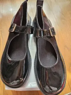 ブラックエナメルメリージェーンシューズ