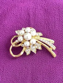 ブローチ　パールとクリスタルのゴールドブローチ　ビンテージブローチ