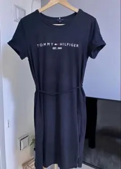 美品TOMMYHILFIGER 半袖ワンピース ネイビー ロゴ刺繍ウエストリボンのサムネイル