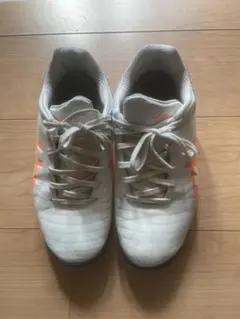 ASICS サッカートレーニングシューズ 白/オレンジ　24㎝