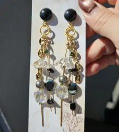 ロングピアス じゃらじゃらピアス 天然石ピアス 揺れるピアス